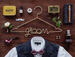 Μεταλλική χρυσή κρεμάστρα "Groom" - Image 2