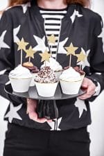 Περιτύλιγμα για cupcakes Άσπρο - Χρυσό (6 τεμ) - Image 2
